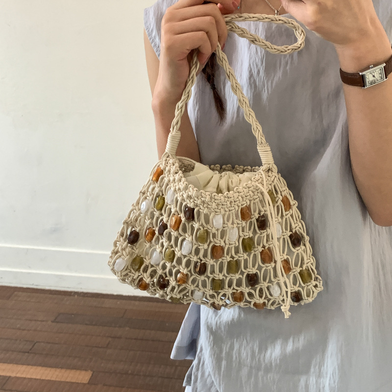 Crochet Market Bag - 中空ビーズ付き女性用ショルダーバッグ、ロープ編みハンドバッグ、ボヘミアン風クロシェメッシュバッグ、女性用小型織りビーチバッグ、フラップトートバッグ