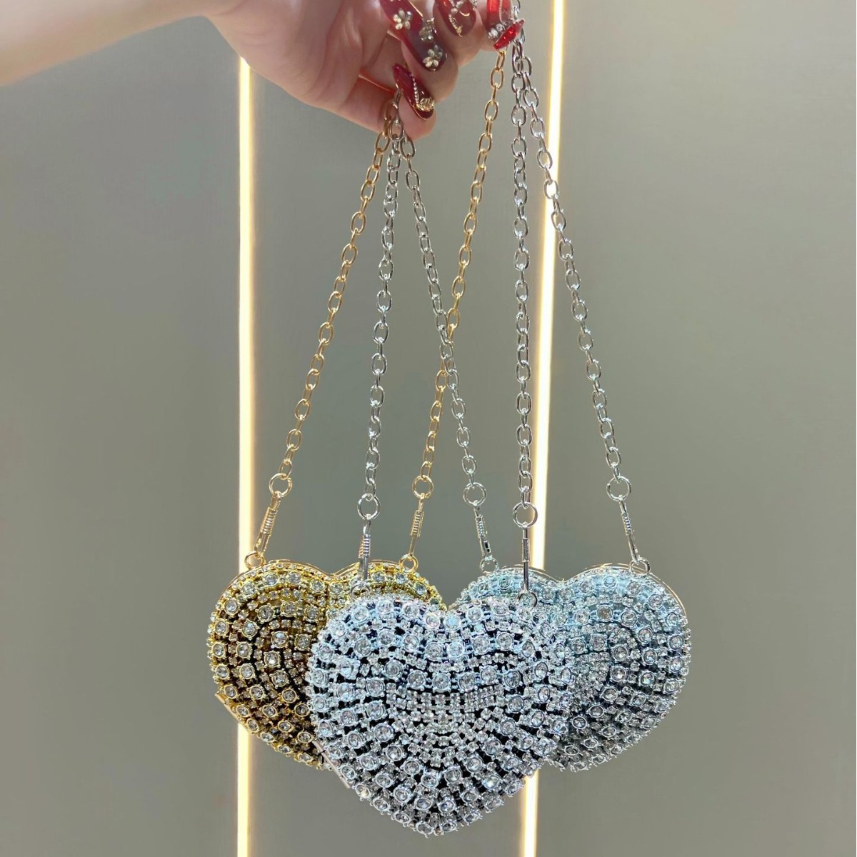 Mini Purse Chain - 高級ラインストーンクリスタルクラッチ財布ハート形ミニハンドバッグダイヤモンドチェーンハンドルショルダーバッグ女性の結婚式のイブニングバッグ