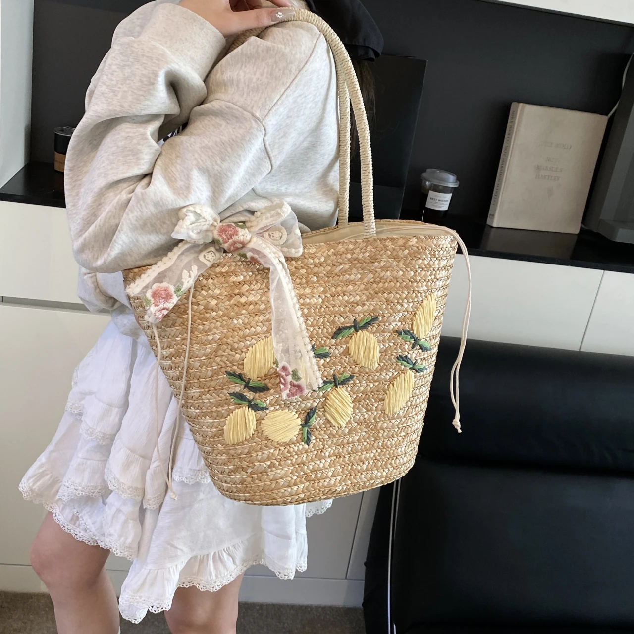 大容量ビーチショルダーバッグデザイナー刺繍ハンドバッグ夏の手 - Women'S Tote Bags Designer のレビューと価格