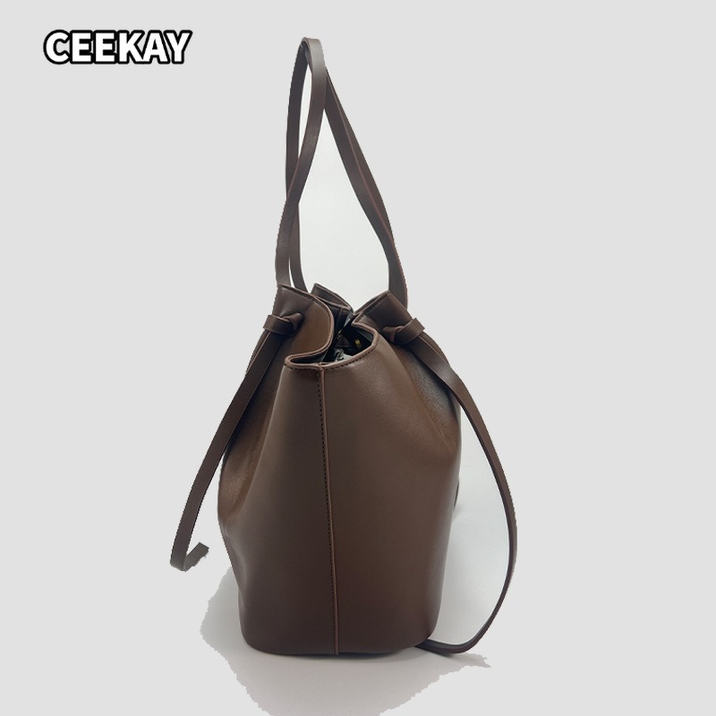 ファッション大容量台形女性ショルダーバッグデザイナーメタルロ - Women'S Tote Bags Designer のレビューと価格