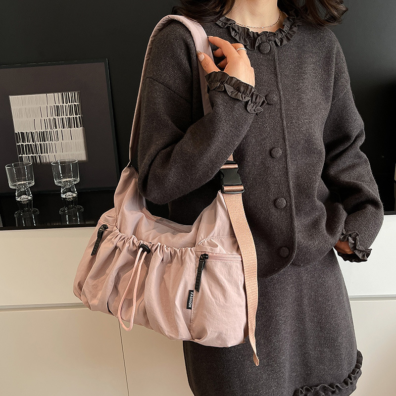 新しいクロスボディバッグ女性ファッションしわマルチポケット巾 - Women Bags Coach のレビューと価格